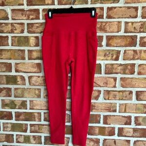 Beyond Yoga Red space dye Leggings with pockets. Size Medium